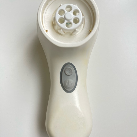 Clarisonic Mia 2 Sonic Skin Cleansing System With pLink Charging Adapter -White. - Picture 11 of 13